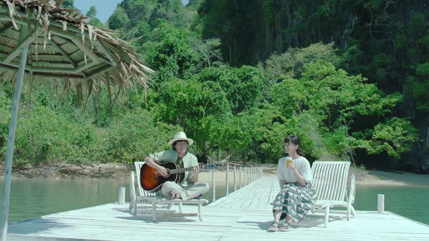 「淡麗グリーンラベル」CM「GREEN JUKEBOX 夏篇」のワンシーン。