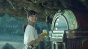 「淡麗グリーンラベル」CM「GREEN JUKEBOX 夏篇」のワンシーン。
