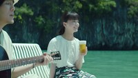「淡麗グリーンラベル」CM「GREEN JUKEBOX 夏篇」のワンシーン。