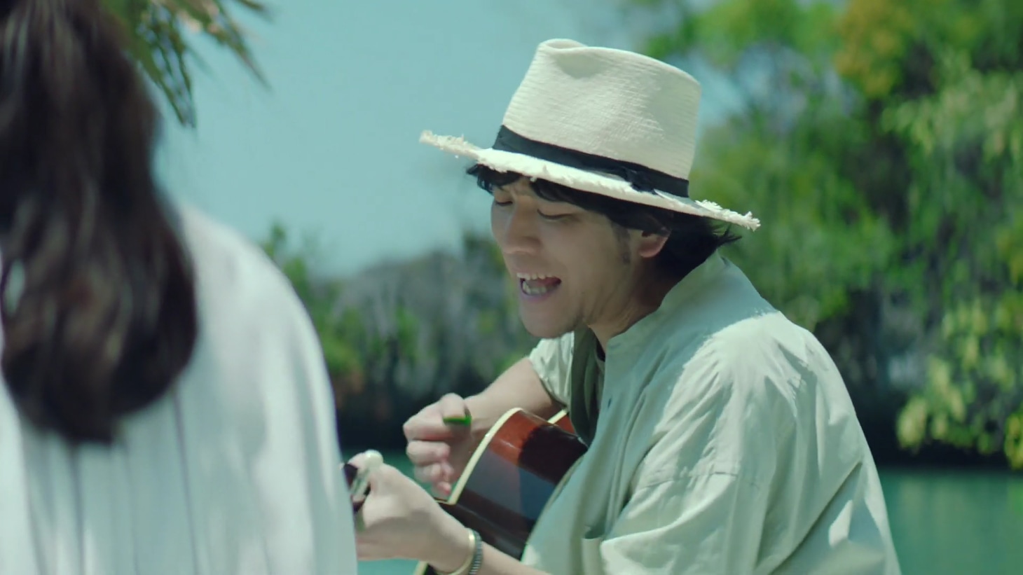 「淡麗グリーンラベル」CM「GREEN JUKEBOX 夏篇」のワンシーン。