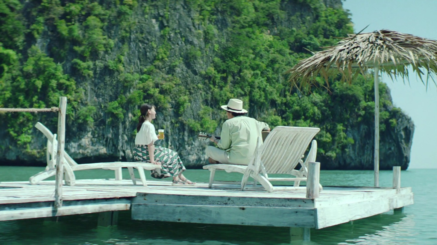 「淡麗グリーンラベル」CM「GREEN JUKEBOX 夏篇」のワンシーン。