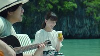 「淡麗グリーンラベル」CM「GREEN JUKEBOX 夏篇」のワンシーン。
