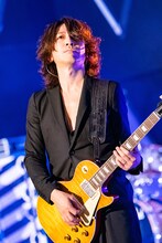 TAKURO（G）（撮影：岡田裕介）