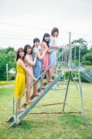 日向坂46 1st写真集（タイトル未定）より。（撮影：加藤アラタ）
