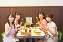 日向坂46 1st写真集（タイトル未定）より。（撮影：加藤アラタ）