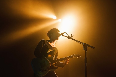 TK（Vo, G）（撮影：河本悠貴）