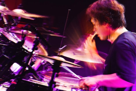 ピエール中野（Dr）（撮影：河本悠貴）