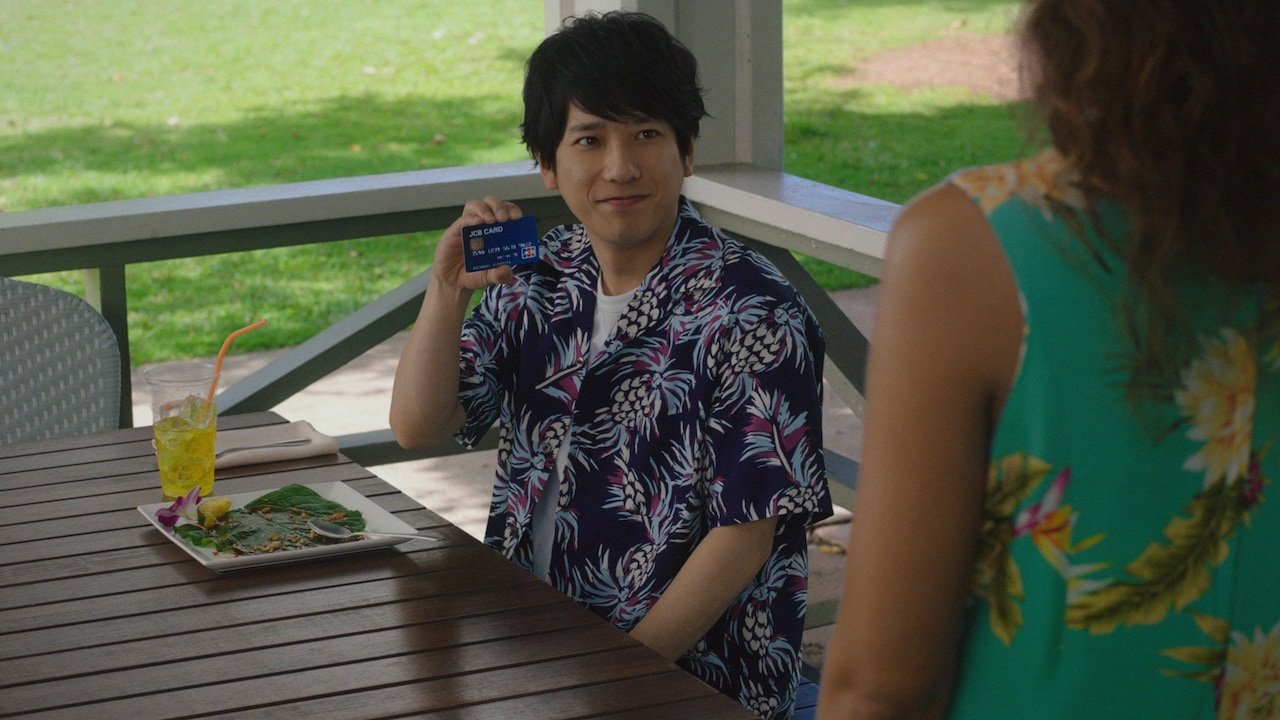 二宮和也、JCBカードを手にハワイを満喫