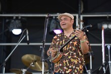 比嘉栄昇（Vo）（撮影：武安弘毅）