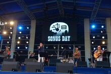 BEGINと加山雄三。（撮影：武安弘毅）