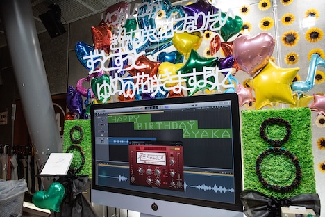 安本彩花ファン有志から贈られたDTMセット風のスタンドフラワー。