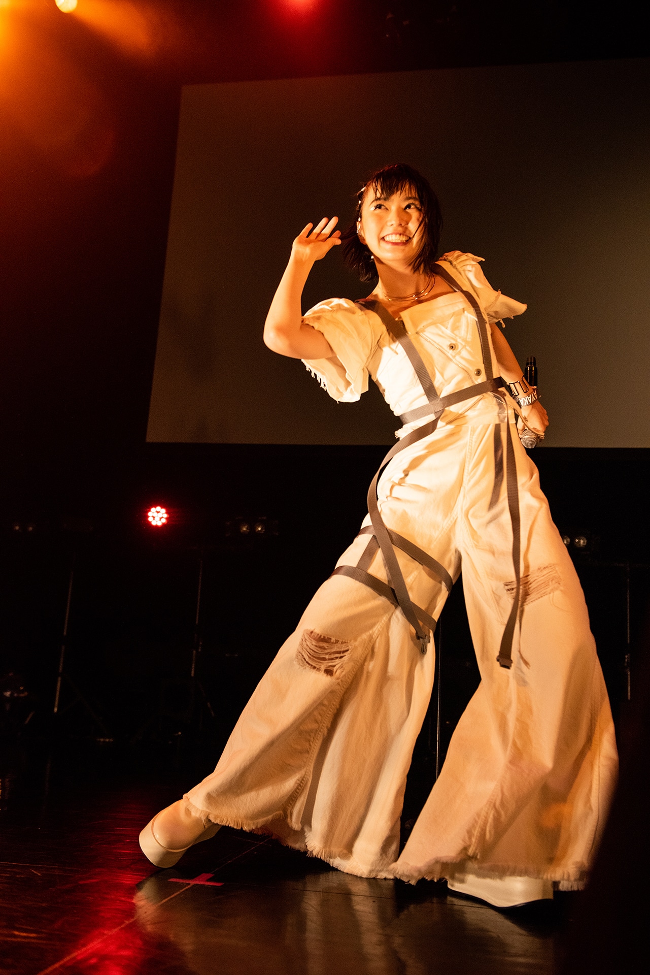 安本彩花