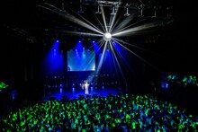 安本彩花生誕ソロライブ「歌って踊って歌謡show!!!安安～10年経っても中学生文句ありますか～♪～」の様子。