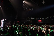 安本彩花生誕ソロライブ「歌って踊って歌謡show!!!安安～10年経っても中学生文句ありますか～♪～」の様子。