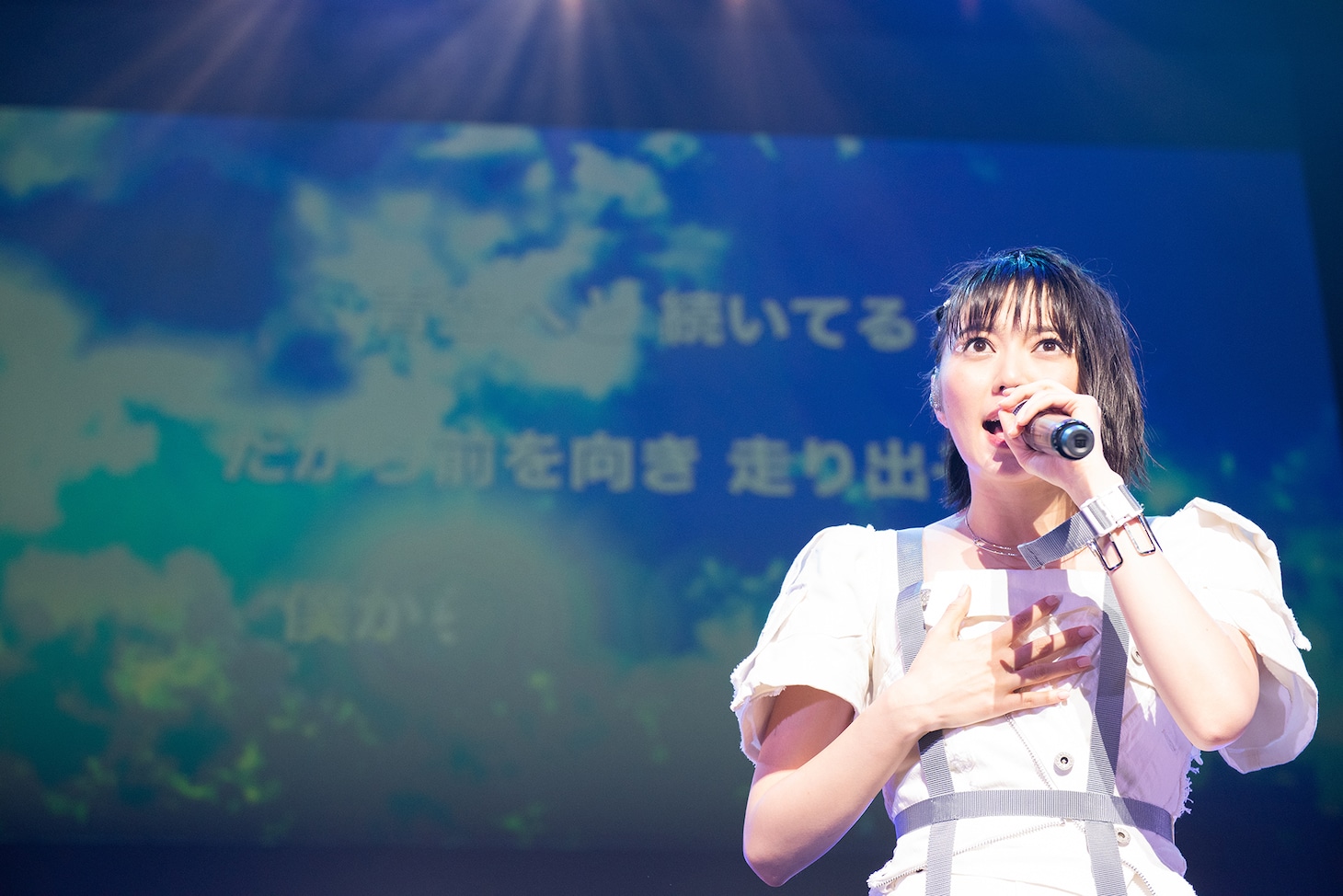 安本彩花