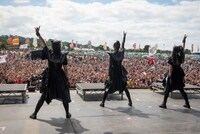 「Glastonbury Festival」初出場を果たしたBABYMETAL。（Photo by Tina Korhonen）(c) Amuse Inc.