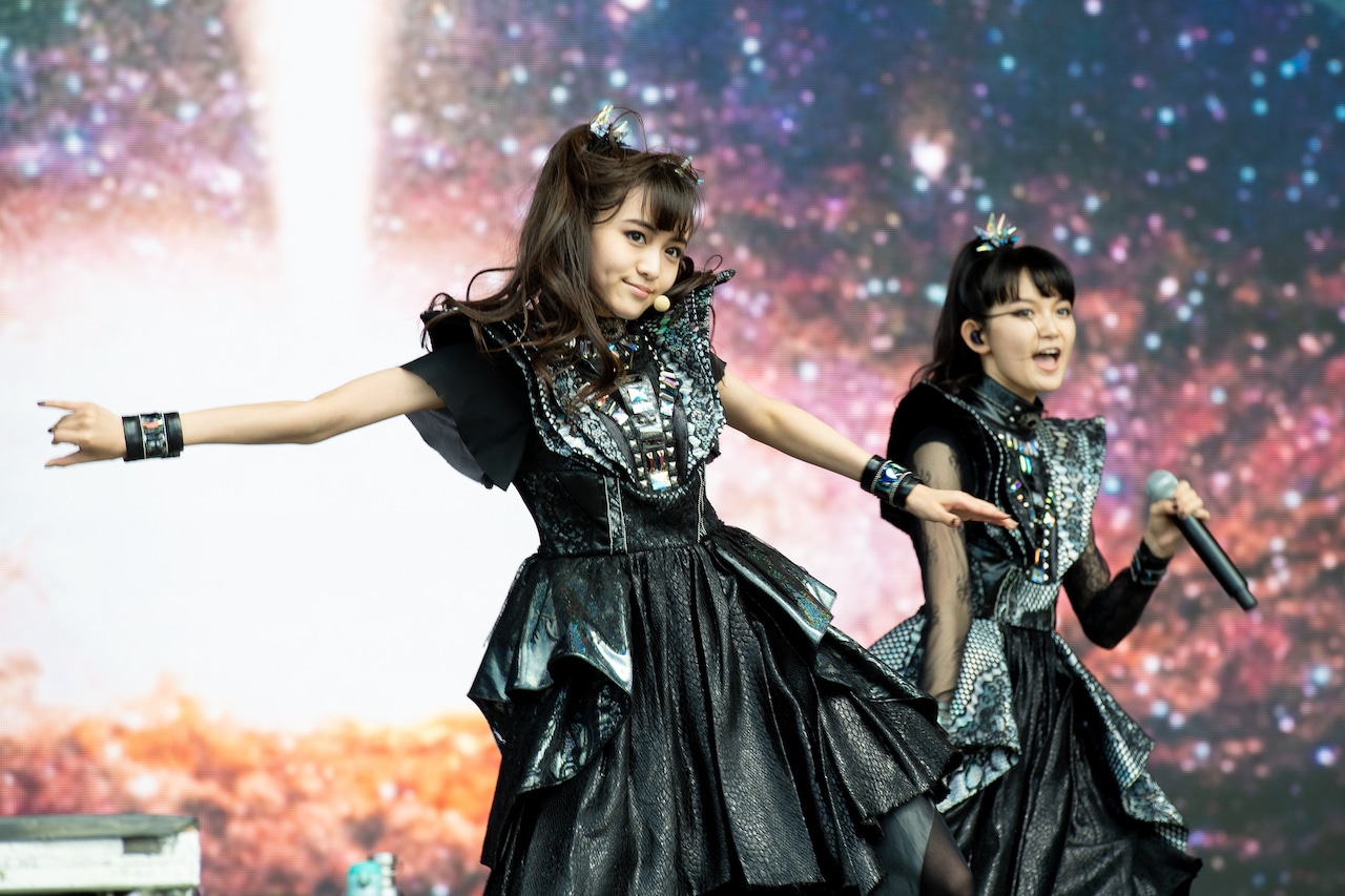 MOAMETAL（手前）（Photo by Tina Korhonen）(c) Amuse Inc.