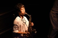 塩チョ（Sax, Fl / 西村ヒロチョ）