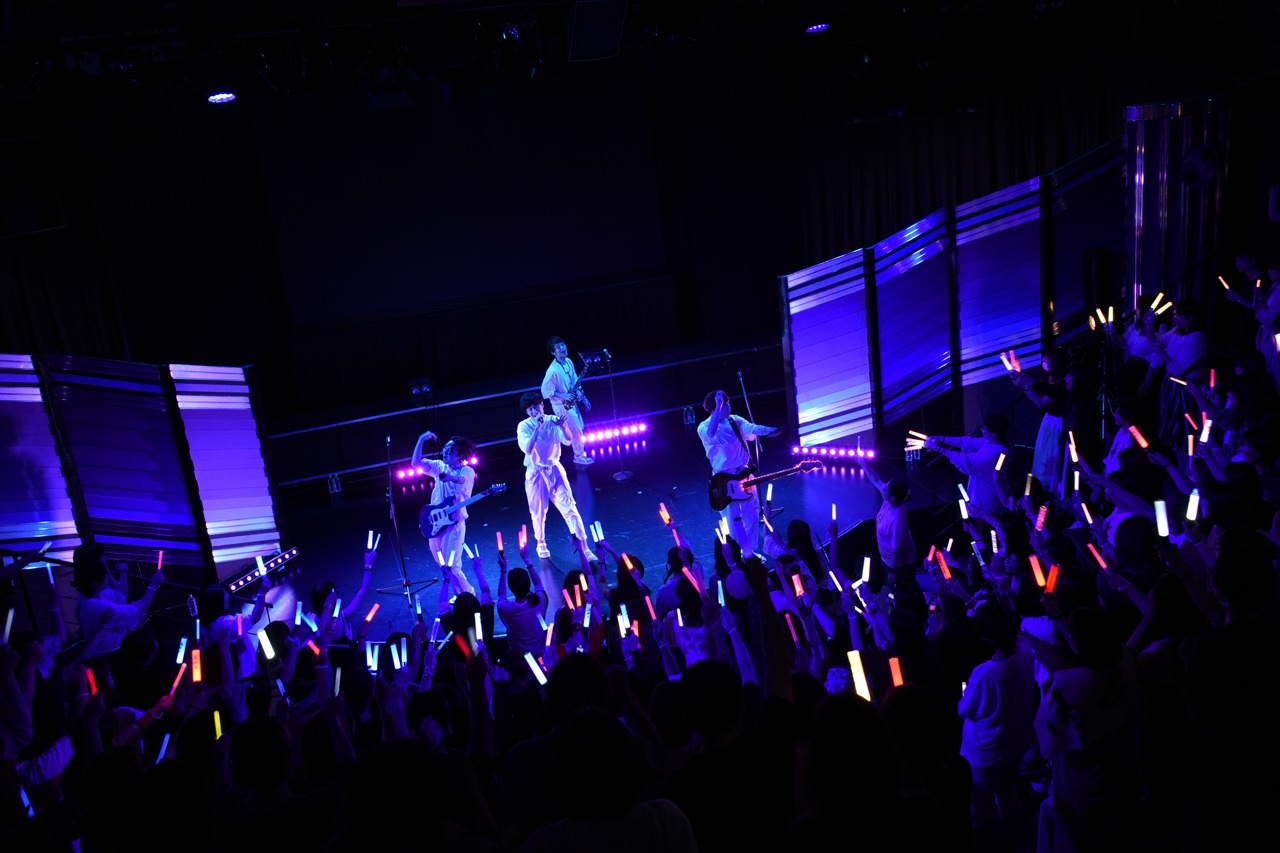 「SALTY's 4th anniversary LIVE～塩顔たちはCDを出すことにした～」の様子。