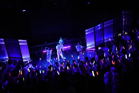 「SALTY's 4th anniversary LIVE～塩顔たちはCDを出すことにした～」の様子。