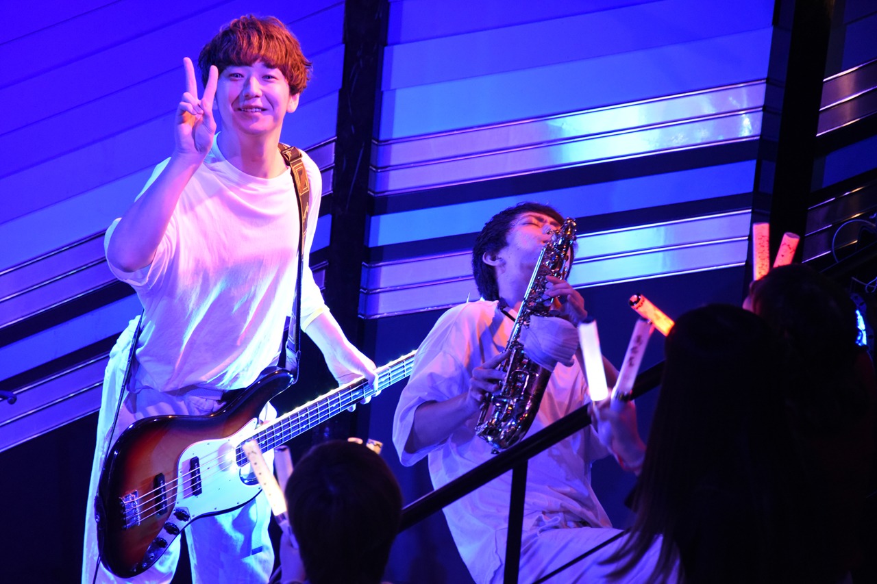 左から塩野（B）、塩チョ（Sax, Fl）。