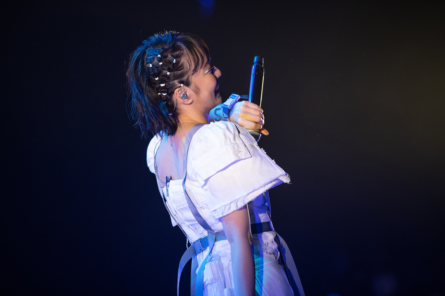 安本彩花