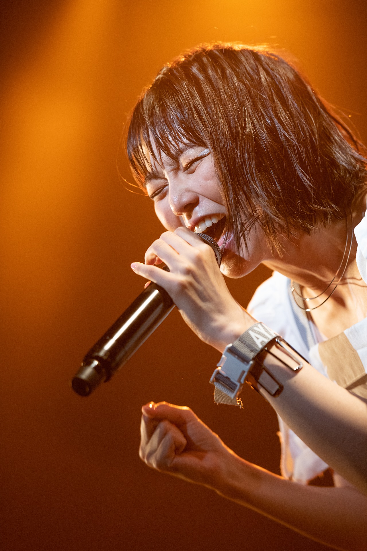 安本彩花