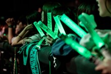 安本彩花生誕ソロライブ「歌って踊って歌謡show!!!安安～10年経っても中学生文句ありますか～♪～」の様子。