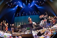 角松敏生「TOSHIKI KADOMATSU Performance2019 "Tokyo Boys & Girls"」の様子。