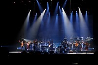 角松敏生「TOSHIKI KADOMATSU Performance2019 "Tokyo Boys & Girls"」の様子。