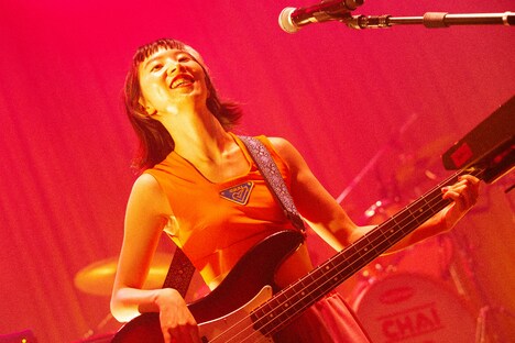 ユウキ（B, Cho）（撮影：中磯ヨシオ）