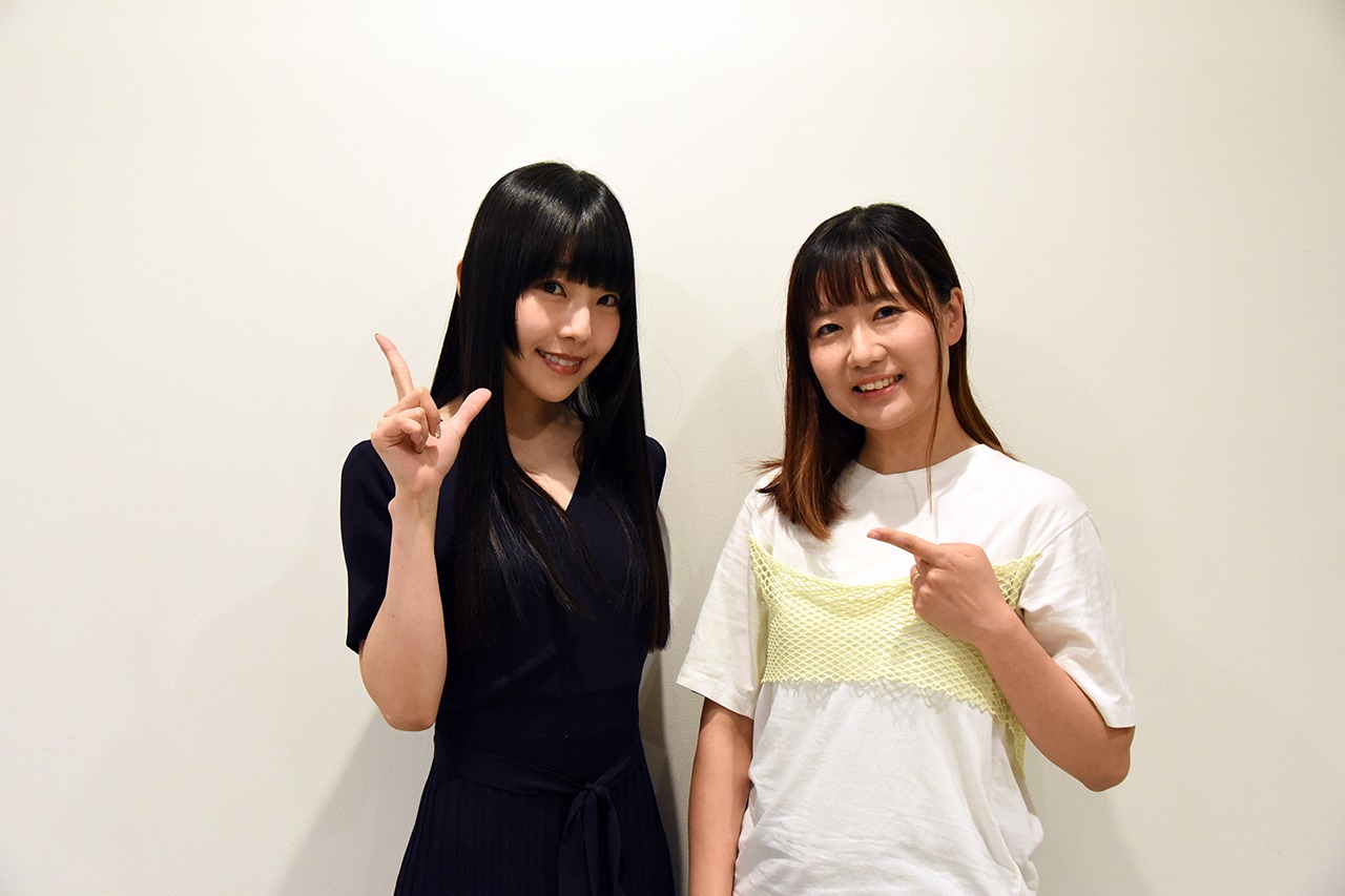 左から相沢梨紗（でんぱ組.inc）、もふくちゃん。