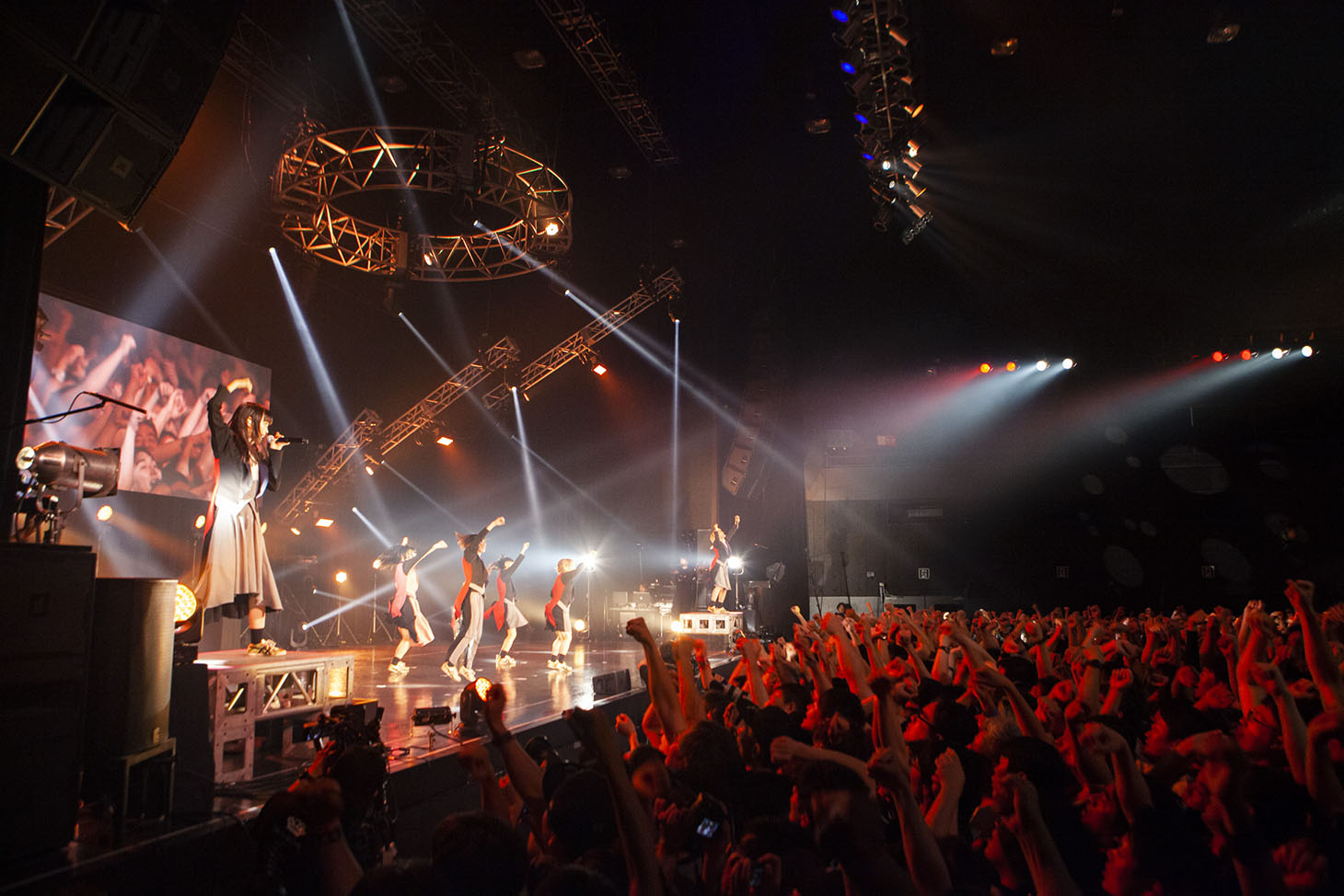 BiSH「LiFE is COMEDY TOUR」Zepp Tokyo公演の様子。（Photo by Sotobayashi Kenta）