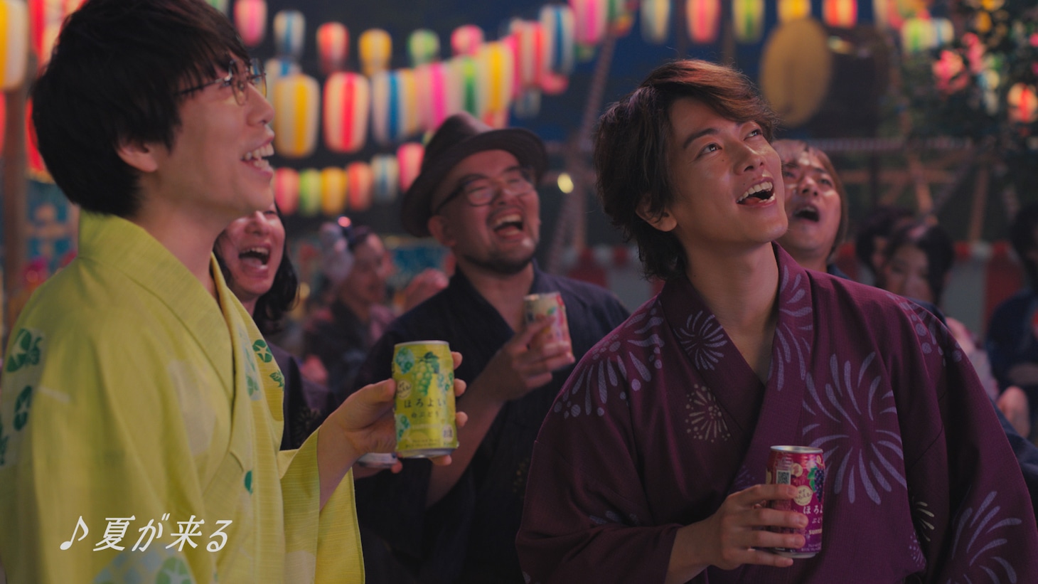 ほろよい新CM「夏はほろ友と」編のワンシーン。