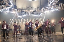 Official髭男dismと東京スカパラダイスオーケストラのセッションの様子。