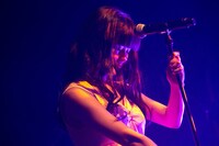 田村芽実「ワタシノアカシ▽」の様子。（写真：原田京子）