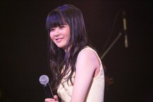 田村芽実「ワタシノアカシ▽」の様子。（写真：原田京子）