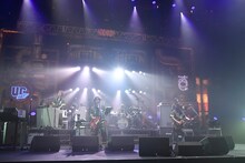 ユニコーン「ユニコーン100周年ツアー“百が如く”」東京・日本武道館公演の様子。
