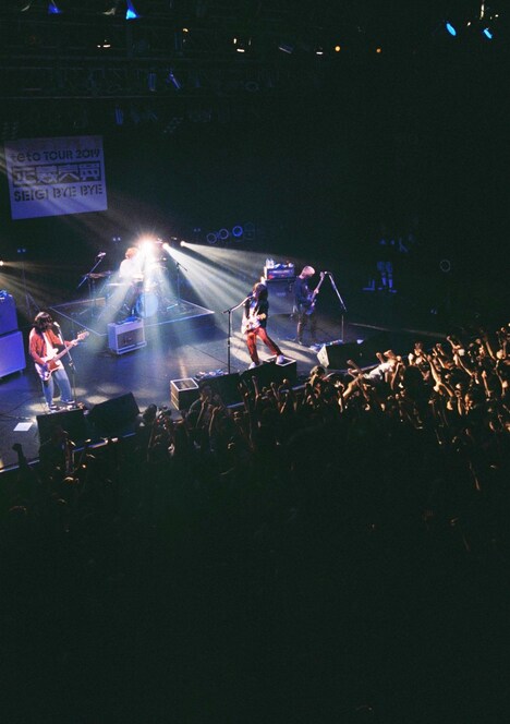 teto「ツアー2019 正義売買 -seigi bye bye-」東京・TSUTAYA O-EAST公演の様子。（撮影：馬込将充）