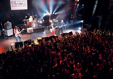 teto「ツアー2019 正義売買 -seigi bye bye-」東京・TSUTAYA O-EAST公演の様子。（撮影：馬込将充）