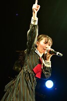 石綿なこ（写真：本間裕介）