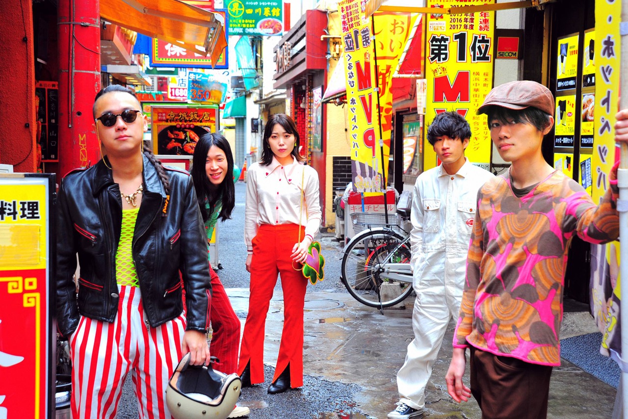 キイチビール＆ザ・ホーリーティッツ。左から2番目がキイチビールこと村上貴一。