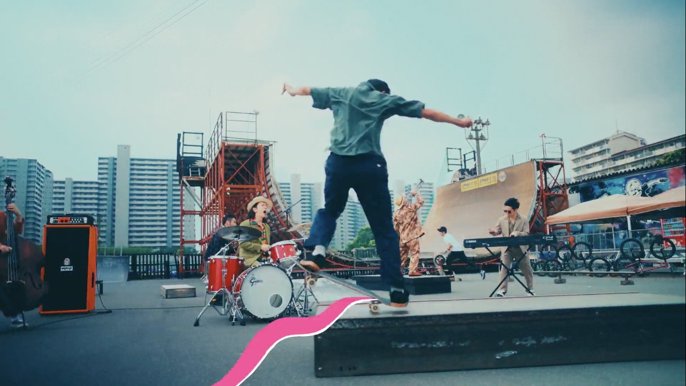 TRI4TH「Time Bomb」ミュージックビデオのワンシーン。