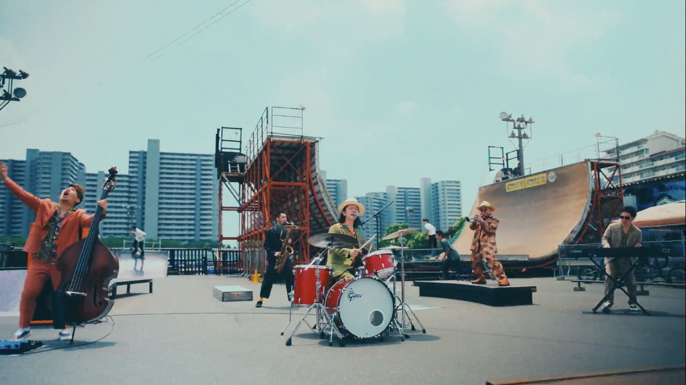 TRI4TH「Time Bomb」ミュージックビデオのワンシーン。