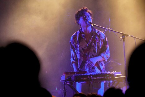 Yuto Uchino（Vo, G, Syn / The fin.）（Photo by Yoshiaki Miura）