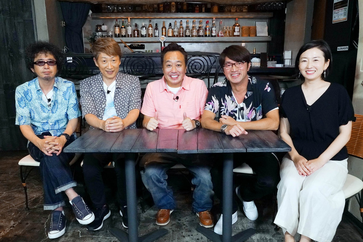 左から奥田民生、川西幸一、三村マサカズ、大竹一樹、狩野恵里アナウンサー。(c)テレビ東京