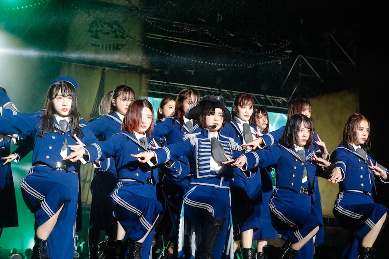 人気画像1位は「欅坂46“船上”で繰り広げた3年目の『欅共和国』、水量は過去最大にスケールアップ」より、欅坂46「欅共和国2019」の様子。（撮影：上山陽介）