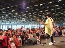 「Japan Expo」でのmiwa。（写真提供：ソニー・ミュージックレコーズ）