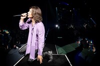 吉井和哉（Vo, G）（Photo by Mikio Ariga）