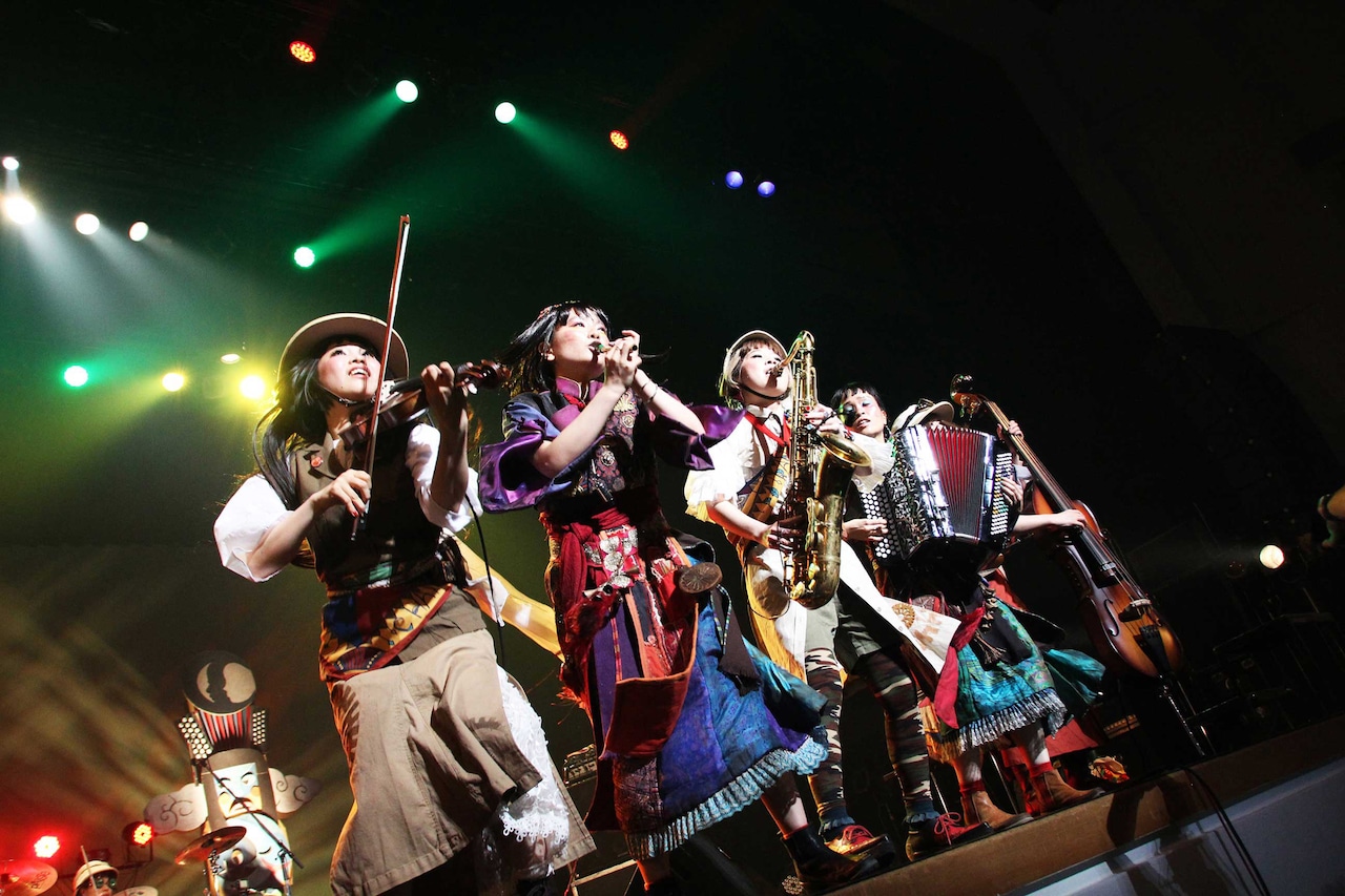 チャラン・ポ・ランタン動物園で「ブタ音楽祭」、全国ツアーも発表